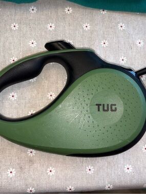 Retractable Dog Leash in Green